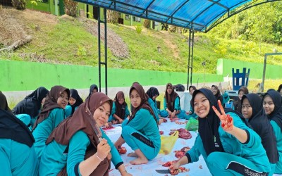 MTsN 4 Kutai Kartanegara Laksanakan Pemotongan dan Pembagian Hewan Kurban